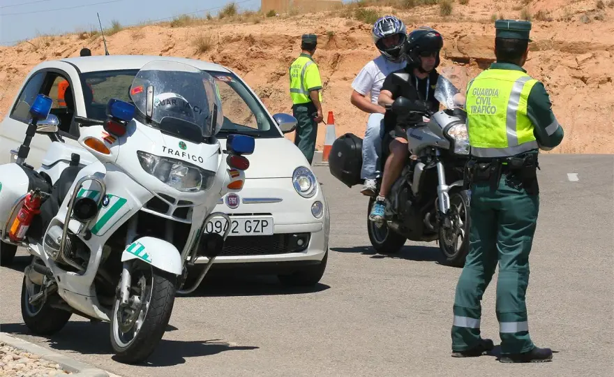 Multa por pasamontañas en moto - cuándo te pueden sancionar