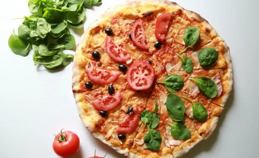 Cienkie ciasto na pizzę: Sekret idealnej chrupkości i smaku