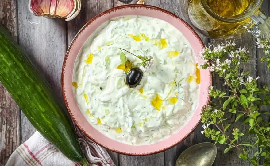 Tzatziki selber machen - so gelingt der cremige Klassiker