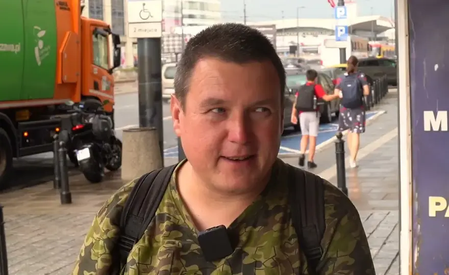 Bezdomny w drodze - Poruszająca historia walki o przetrwanie na polskich dworcach