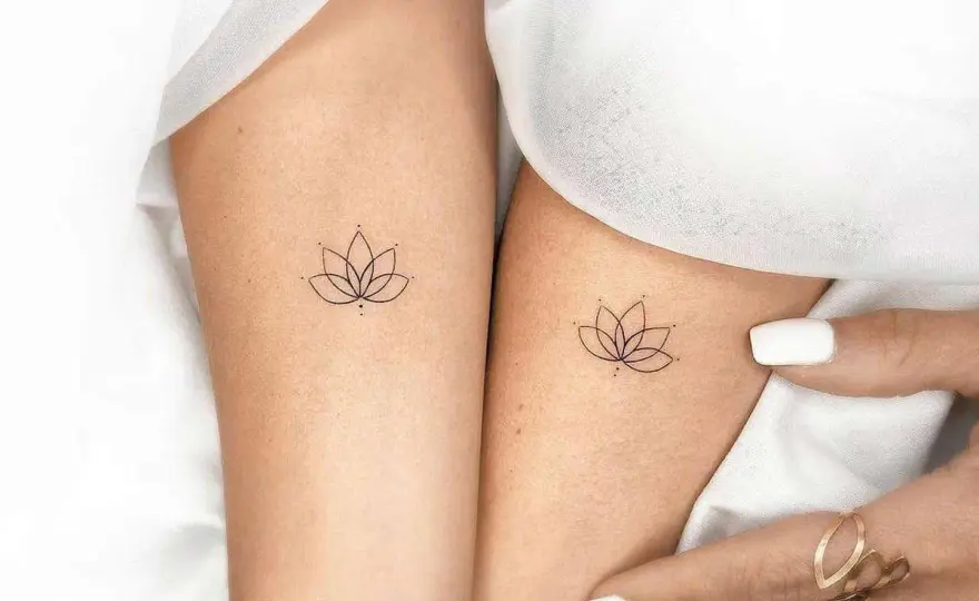 Tatuaż lotos - Symbolika, style i idealne miejsce na skórze