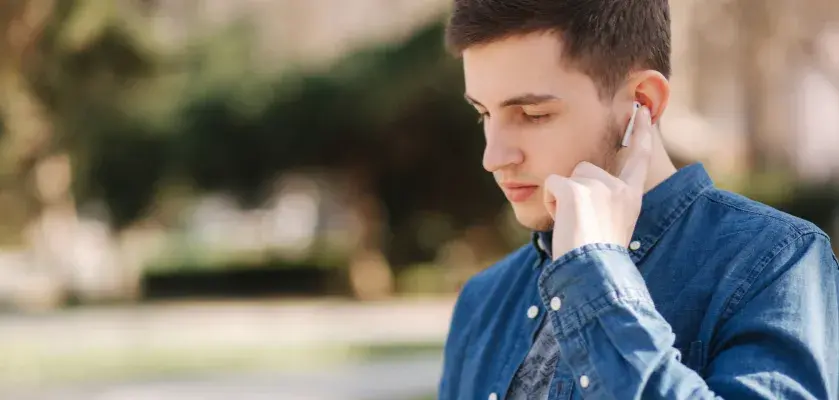 Dlaczego działa tylko jedna słuchawka bezprzewodowa JBL? Oto przyczyny i rozwiązania
