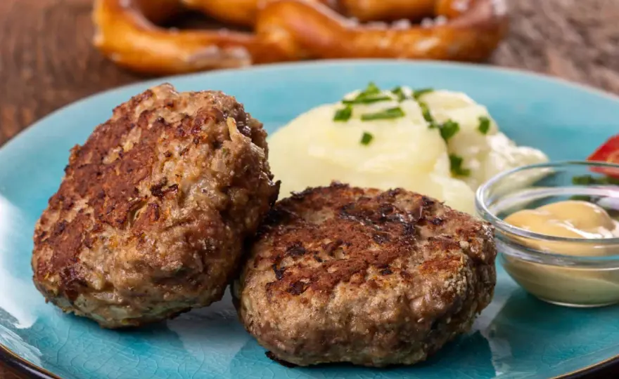 Frikadellen-Rezept - So gelingen sie saftig & locker!
