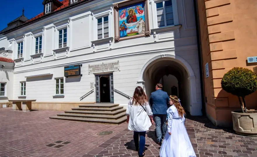 Gdzie zrobić komunię - porównanie miejsc, kosztów i terminów