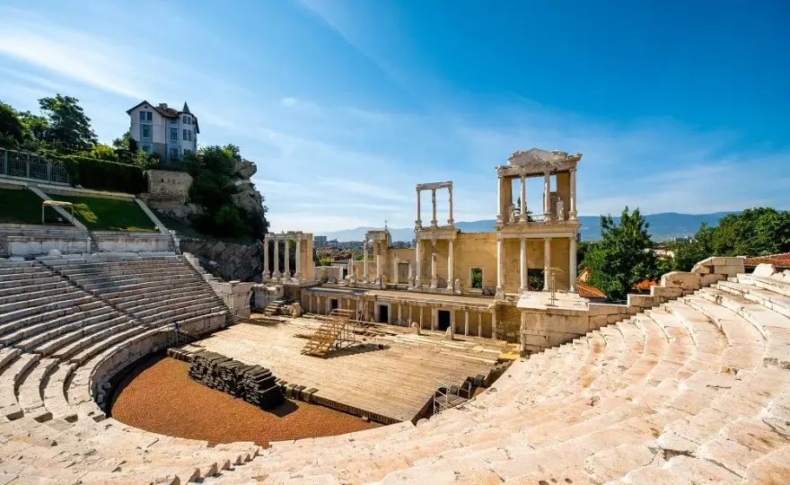 Co to jest teatr? Odkryj jego znaczenie i emocje w sztuce