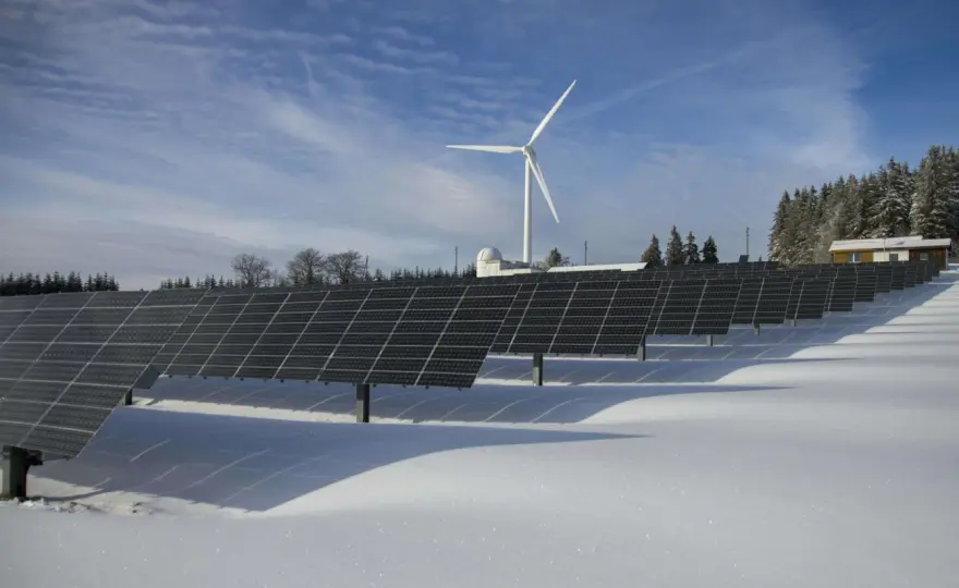 Fotowoltaika czy przydomowa turbina wiatrowa do domu?