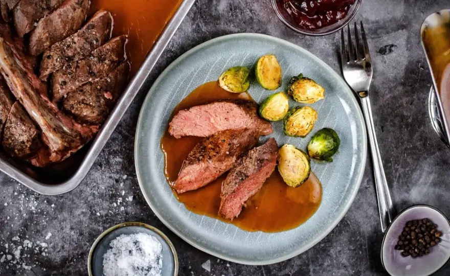 Rehbraten in Rotwein - So gelingt er zart und aromatisch