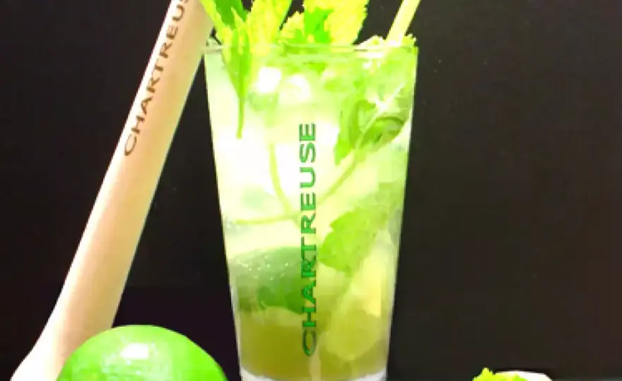 Chartreuse en cocktails - bien choisir, doser et servir