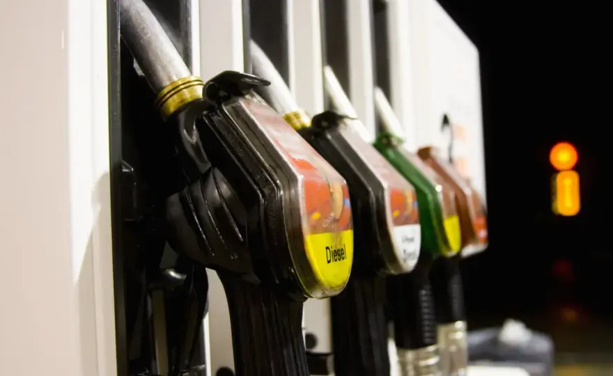 Czy olej napędowy to diesel? Odkryj kluczowe różnice i zastosowania