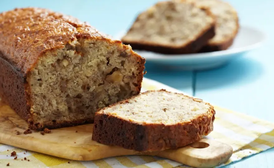 Bizcocho de avena y plátano sin azúcar añadido, tierno y fácil