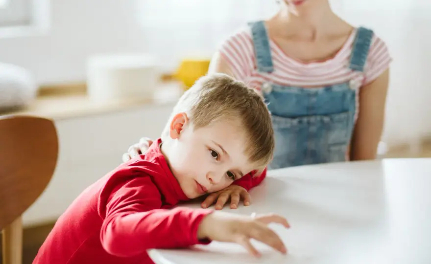 Jak wyciszyć dziecko z ADHD? Skuteczne strategie dla rodziców