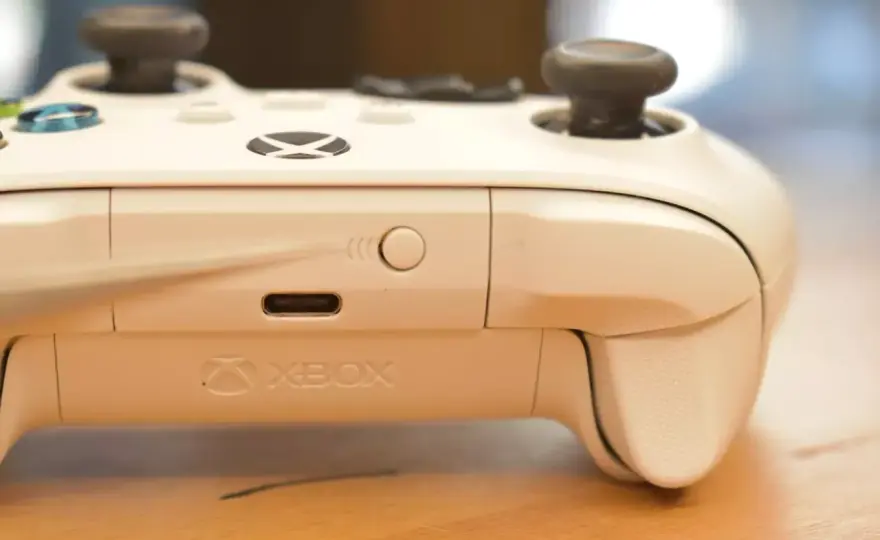 Xbox Series X - Jak podłączyć drugi pad? Poradnik krok po kroku