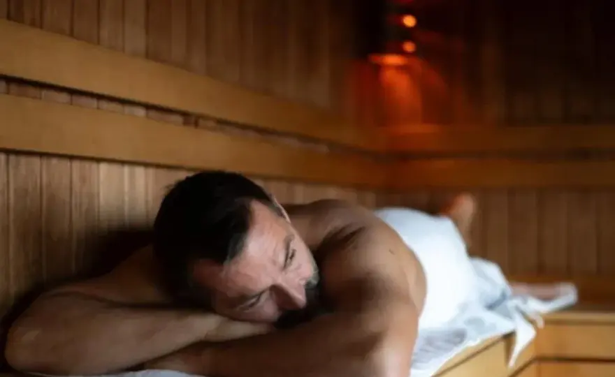 Sauna po treningu: Regeneracja czy ryzyko? Maksymalizuj korzyści!
