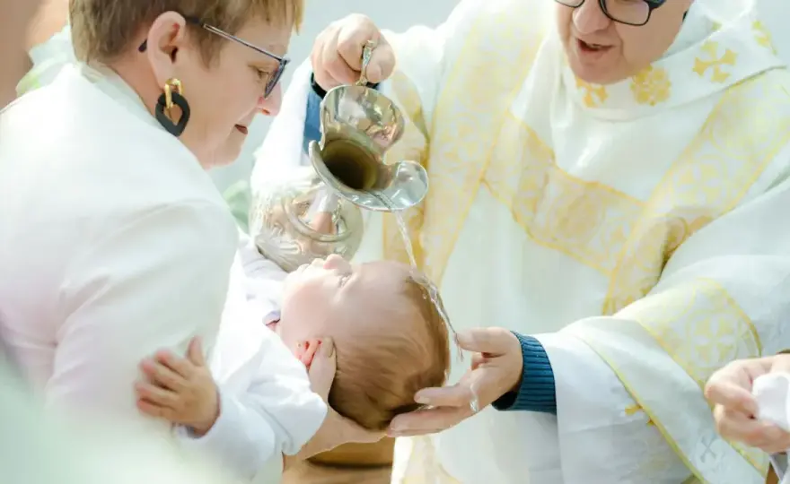 Ile kosztuje chrzest dziecka - Całkowity koszt i oszczędności
