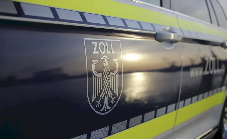 Ile wódki przewieziesz legalnie do Niemiec? Poznaj limity!