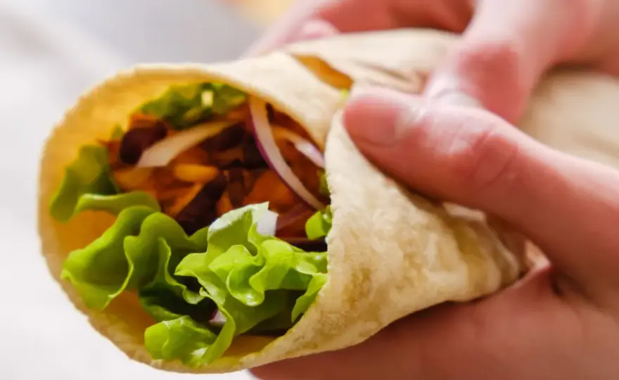 Ile kalorii ma tortilla? Sprawdź fakty i porównaj rodzaje