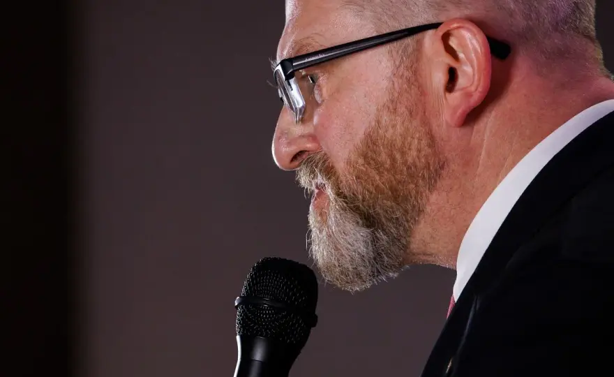 Czy Grzegorz Braun nie żyje? Prawda o zdrowiu i aktywności polityka