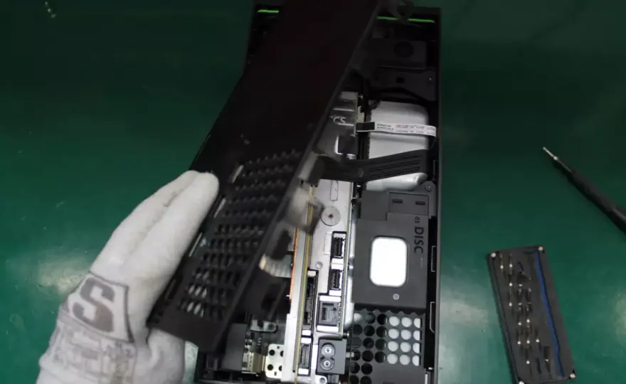 Xbox Series X głośny? Bezpieczne czyszczenie z kurzu krok po kroku