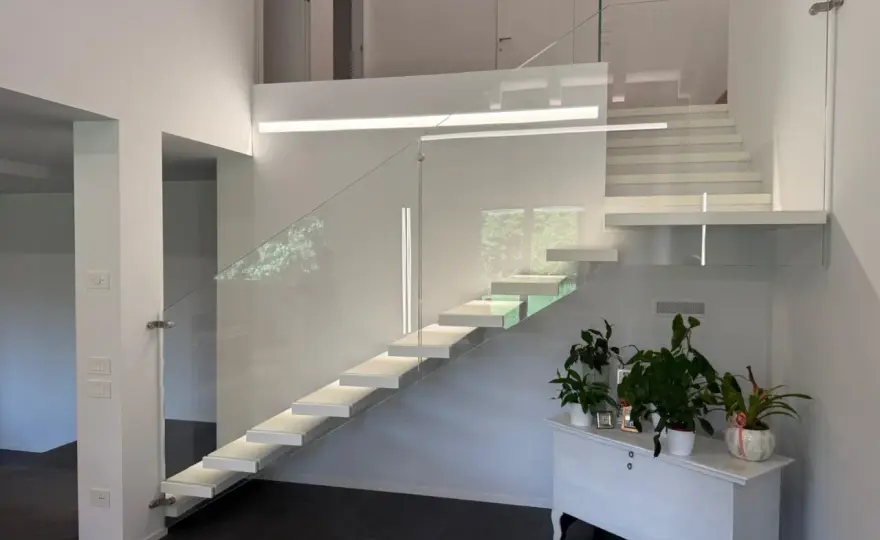 Finestra del vano scala in villa - come scegliere quella giusta