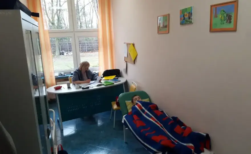 Kurs pielęgniarki szkolnej online - czy to droga do pracy w szkole?