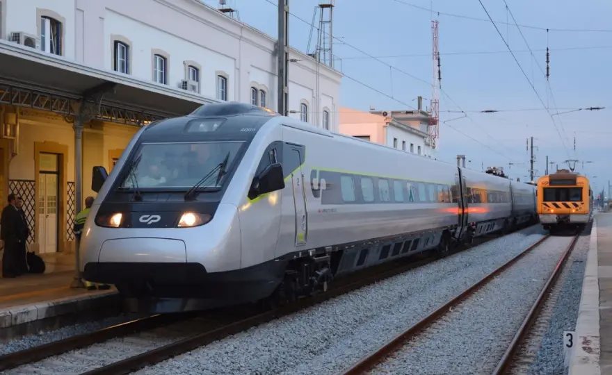Lisboa a Oporto: ¿Tren, bus o coche? Guía para elegir bien