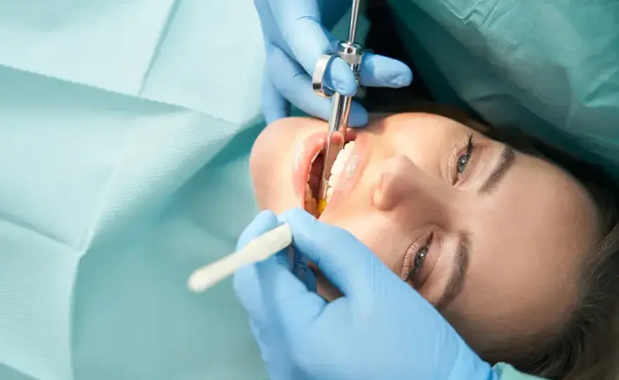 Ile trzyma znieczulenie od dentysty? Sprawdź, jak długo trwa odrętwienie