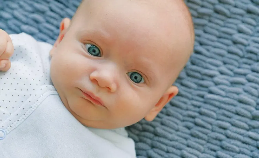 Colore degli occhi del neonato - quando diventa definitivo?