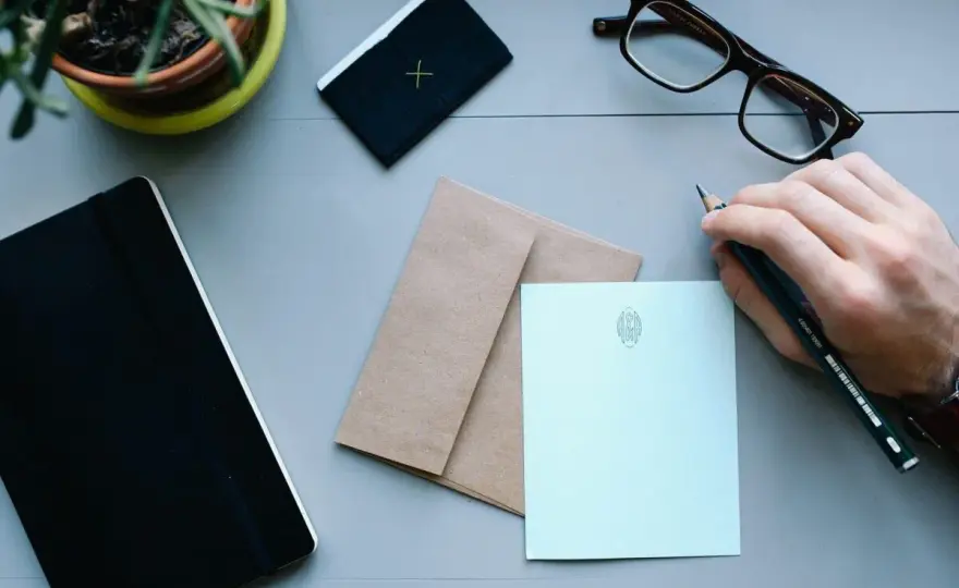 Jak zaadresować list do Anglii? Wzór i błędy do uniknięcia