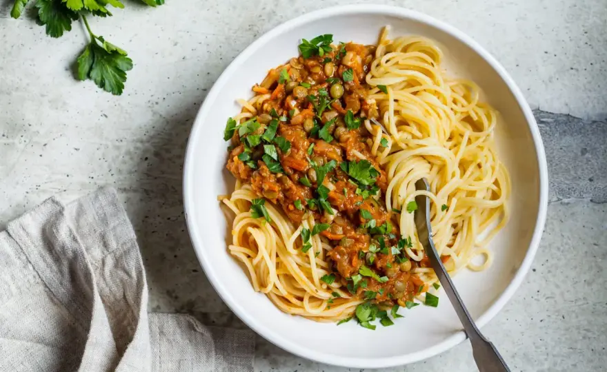 Jaki ser do spaghetti zamiast parmezanu? Wybierz idealny!
