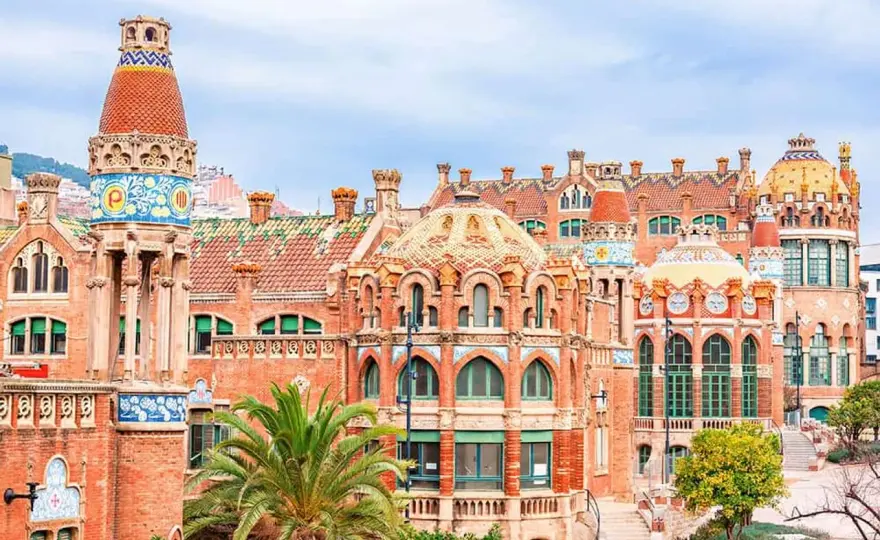 Barcelona gdzie leży? Odkryj jej niezwykłe położenie geograficzne
