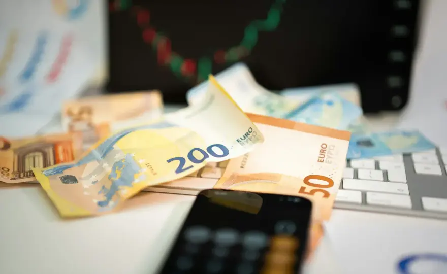 Jak inwestować w waluty bez nadmiernego ryzyka