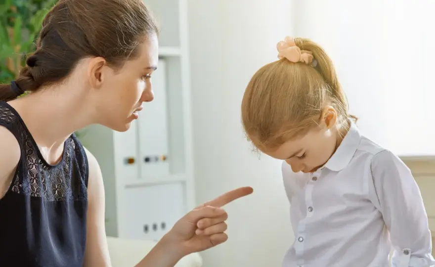 Kary dla dzieci czy konsekwencje? Jak reagować spokojnie