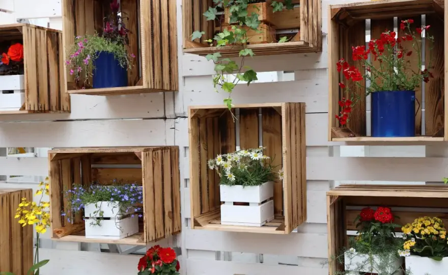 Stojący kwietnik DIY: Zbuduj go sam! Poradnik krok po kroku