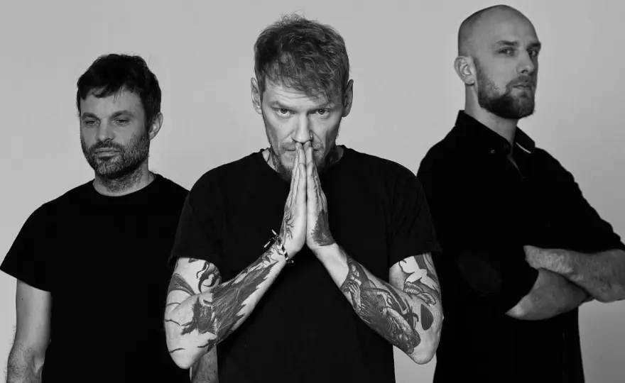 Dziwna Wiosna – W dół: Analiza krótkiego rockowego utworu