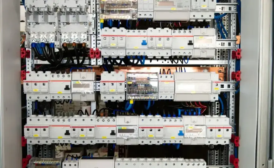 Rozdzielnica elektryczna w domu - uniknij błędów i oszczędź nerwy
