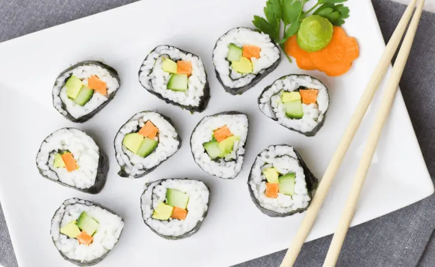 Idealny ryż do sushi: przepis krok po kroku na domowe rolki