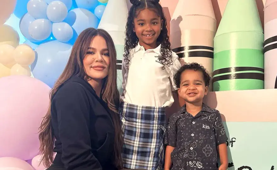 Khloé Kardashian dzieci - Ile ich ma? Poznaj fakty o True i Tatumie