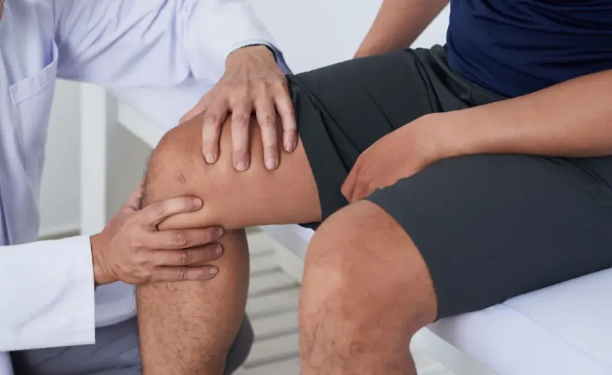 Knie-Innenseite Schmerz - Ursachen & effektive Hilfe