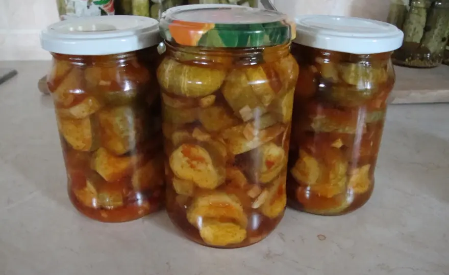 Ogórki chili - chrupiące i ostre. Sprawdź przepis!