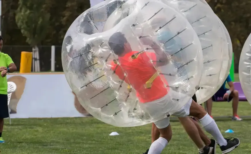 Bubble football - zasady, taktyka i błędy. Jak wygrywać?