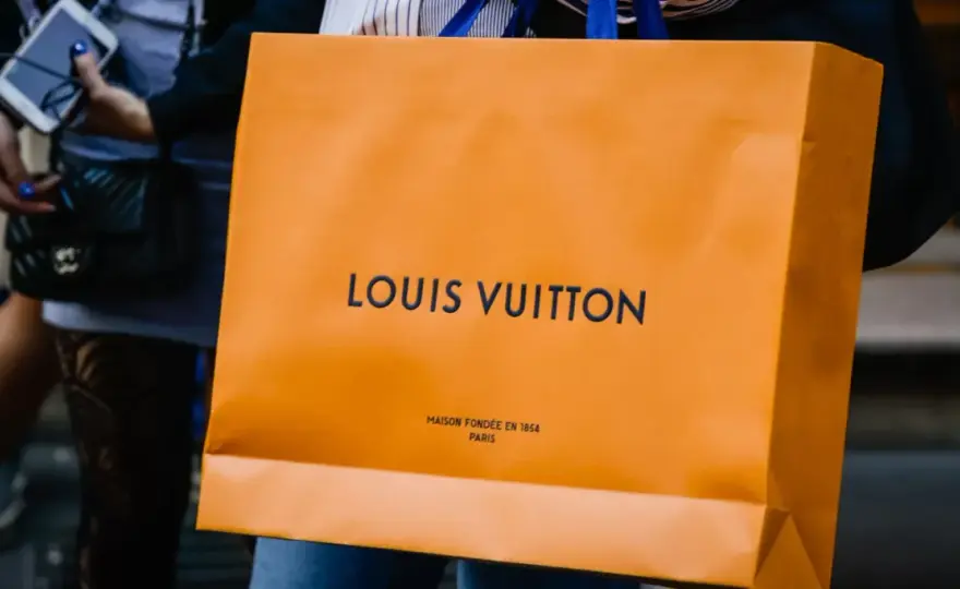 Jak rozpoznać oryginał Louis Vuitton i uniknąć podróbek