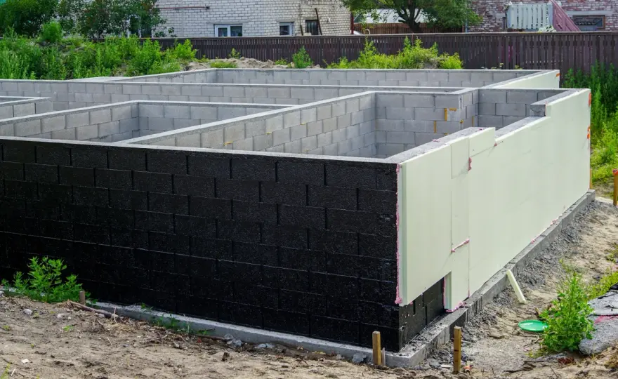Ile bloczków na fundament? Prosty sposób na dokładne obliczenia