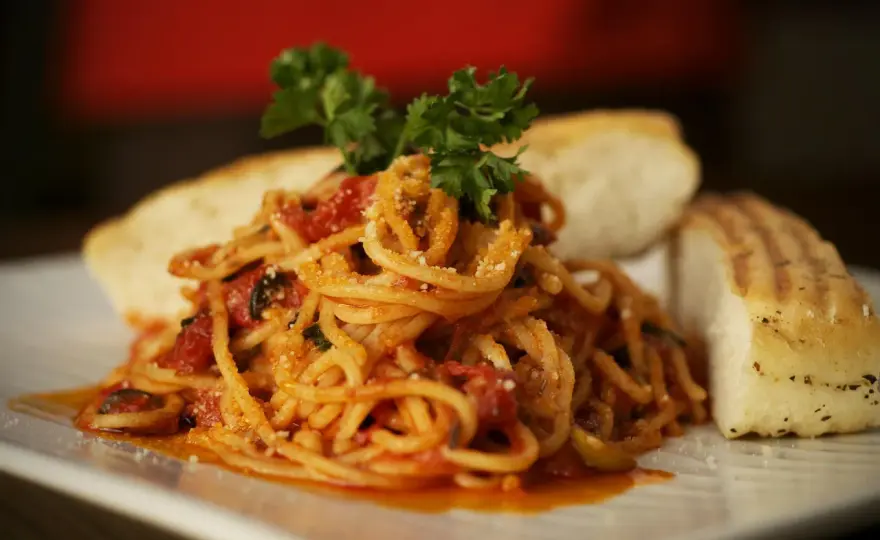 Prosty przepis na spaghetti z passatą, który zachwyci Twoje kubki smakowe