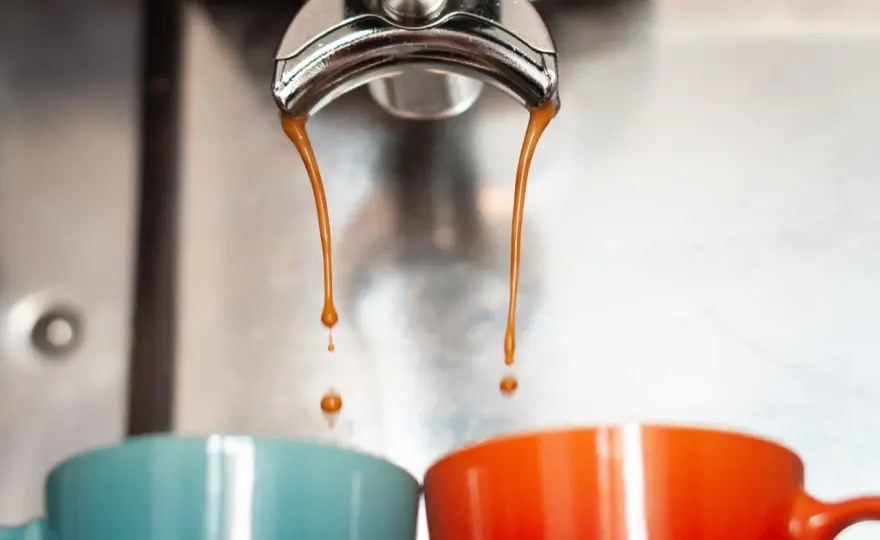 Espresso - Prawdziwa esencja kawy? Poznaj jego sekrety!