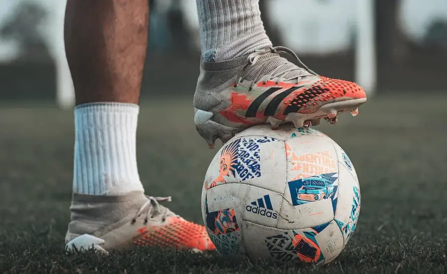 Buty piłkarskie - Jak wybrać? Rodzaje, oznaczenia, dopasowanie
