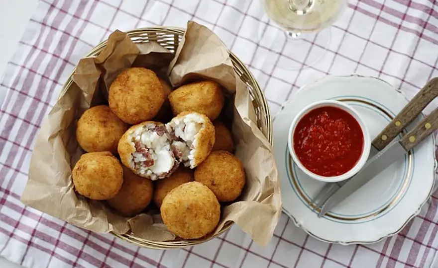 Arancini w domu - przepis na chrupiące kulki ryżowe