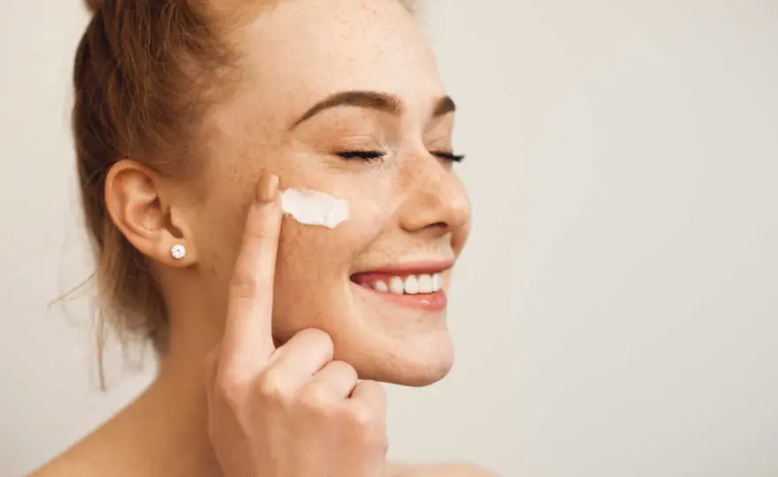 Comment appliquer une crème visage sans faire d’erreur ?