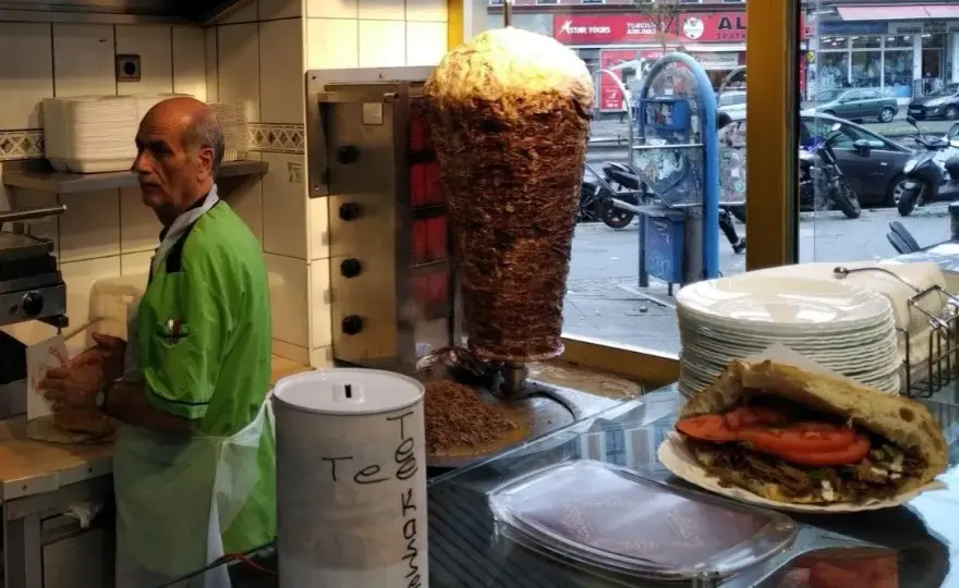 Co to kraftowy kebab? Poznaj jego wyjątkowe cechy i smak