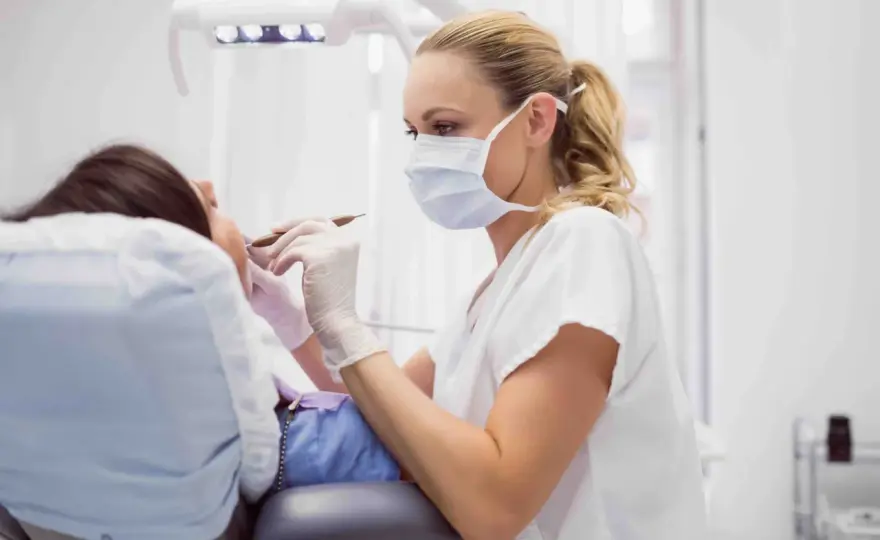 Quanto dura una pulizia dei denti? Tempi, fasi e fattori