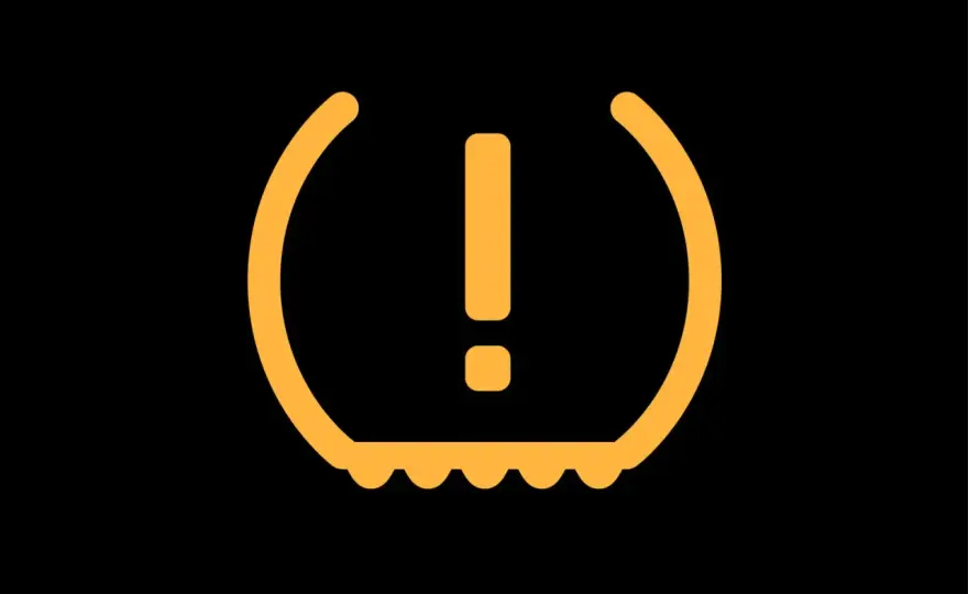 Spia punto esclamativo auto - Cosa significa e come agire?